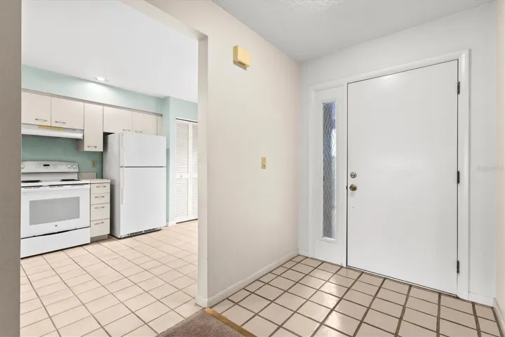Foyer/kitchen