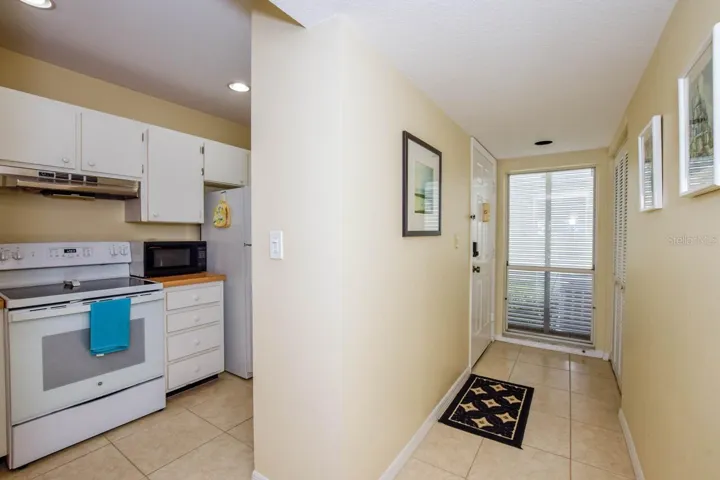 Hallway/Kitchen