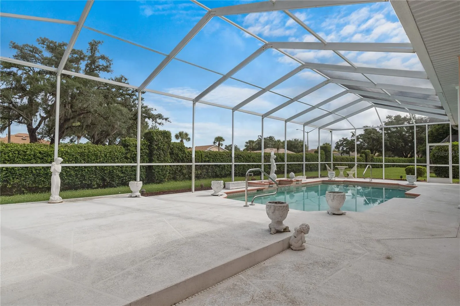 OVERSIZED LANAI