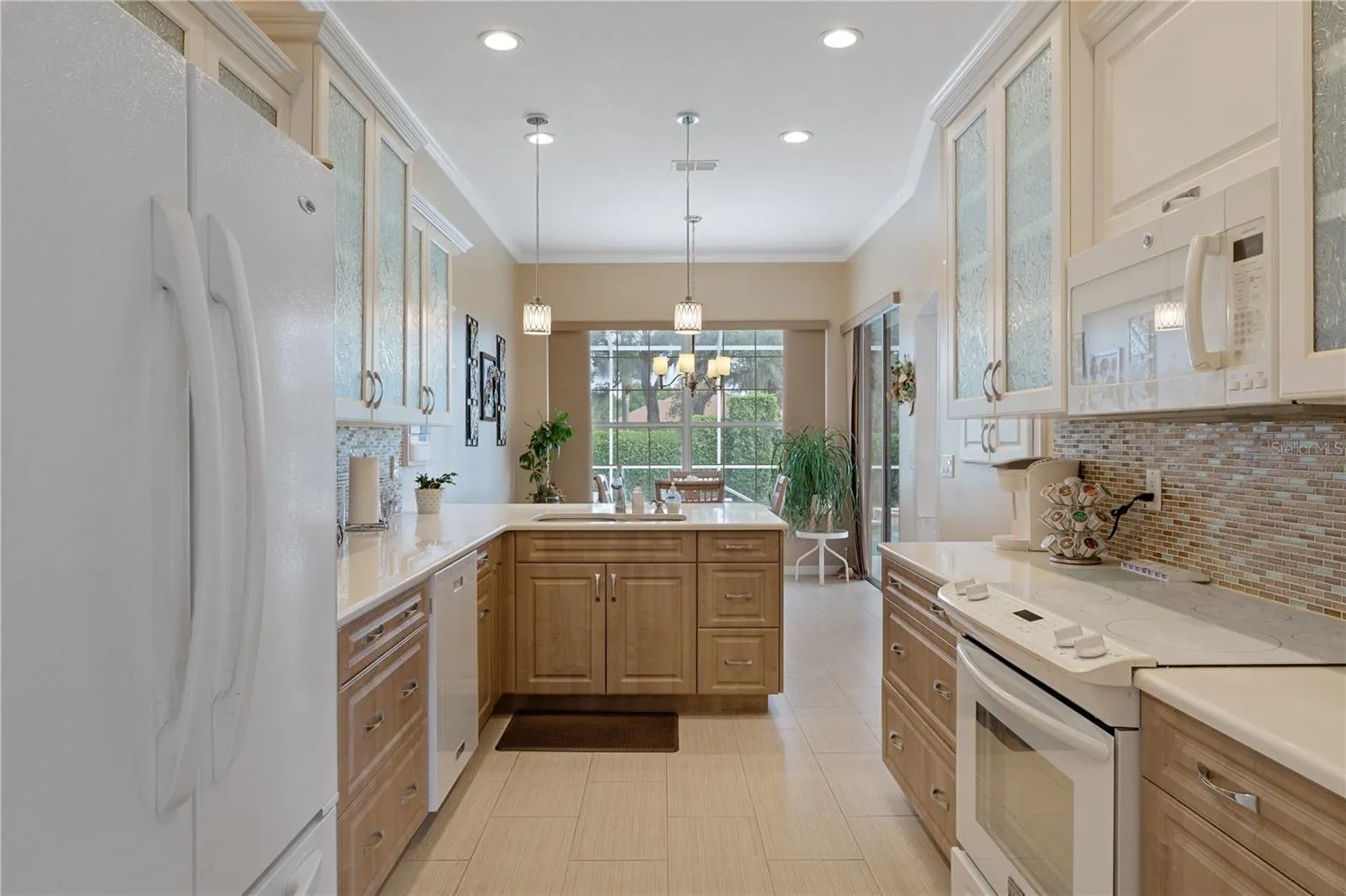 NEWLY UPDATED KITCHEN