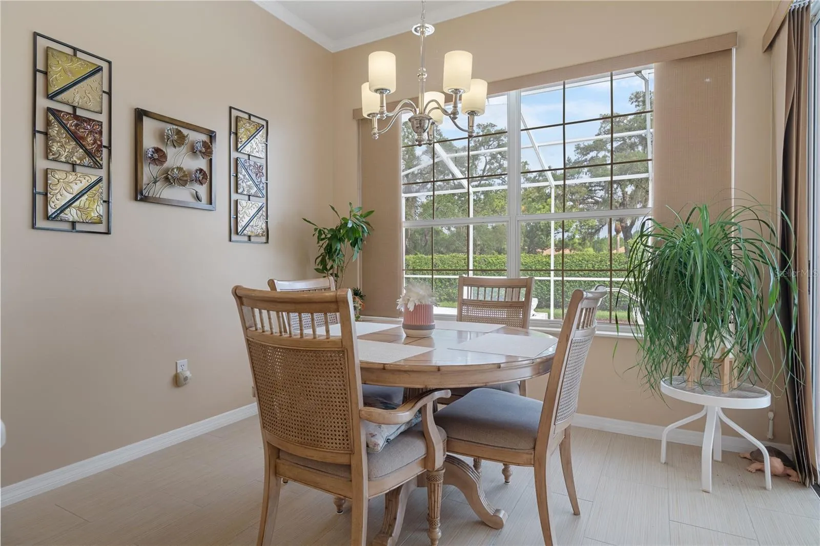 BREAKFAST NOOK