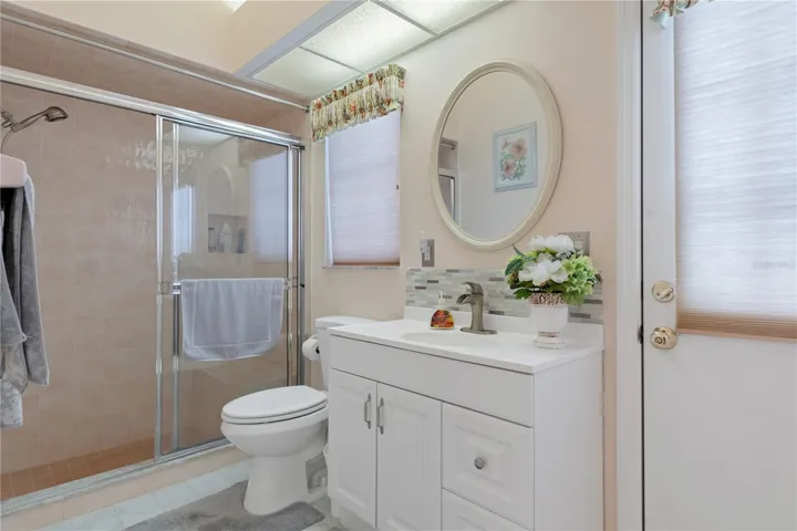 GUEST BATH/POOL