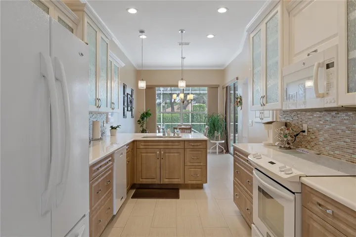 NEWLY UPDATED KITCHEN