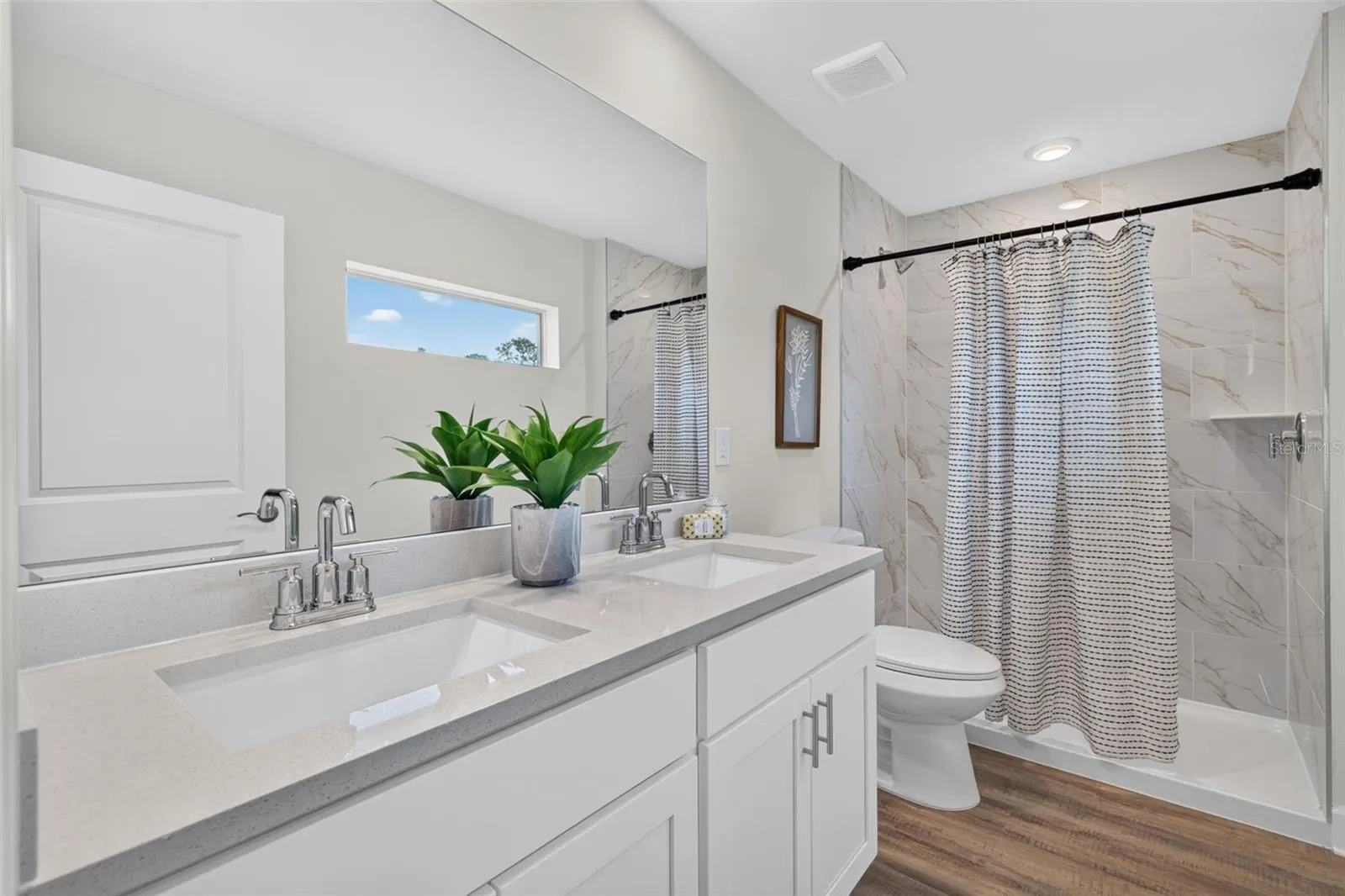 Staged Primary En-suite