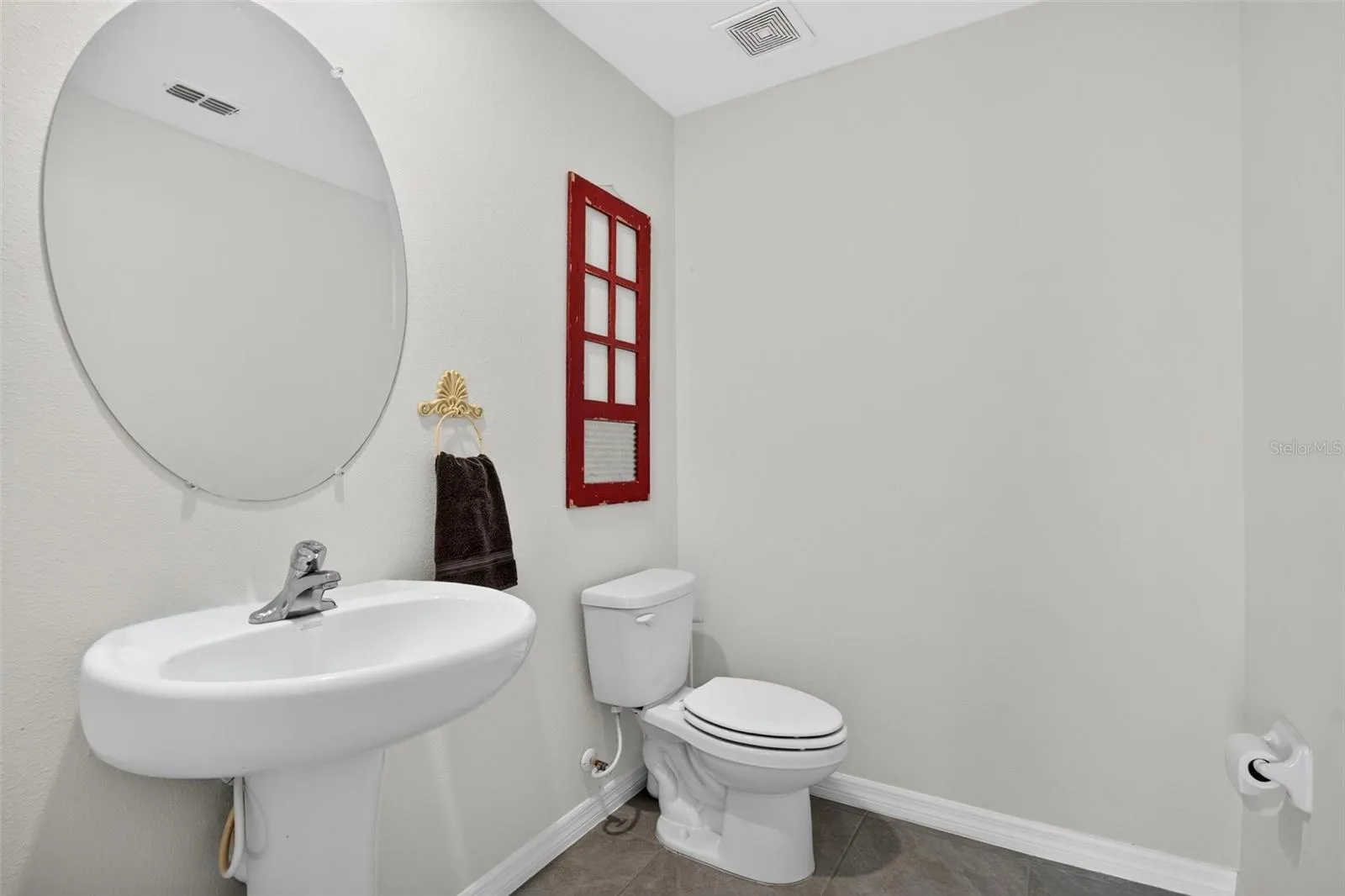 Downstairs 1/2 Bath