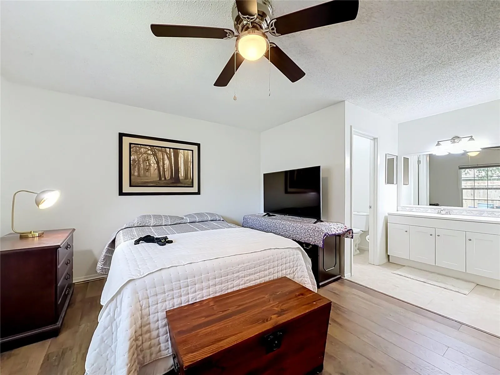 Primary Bedroom showing En Suite.