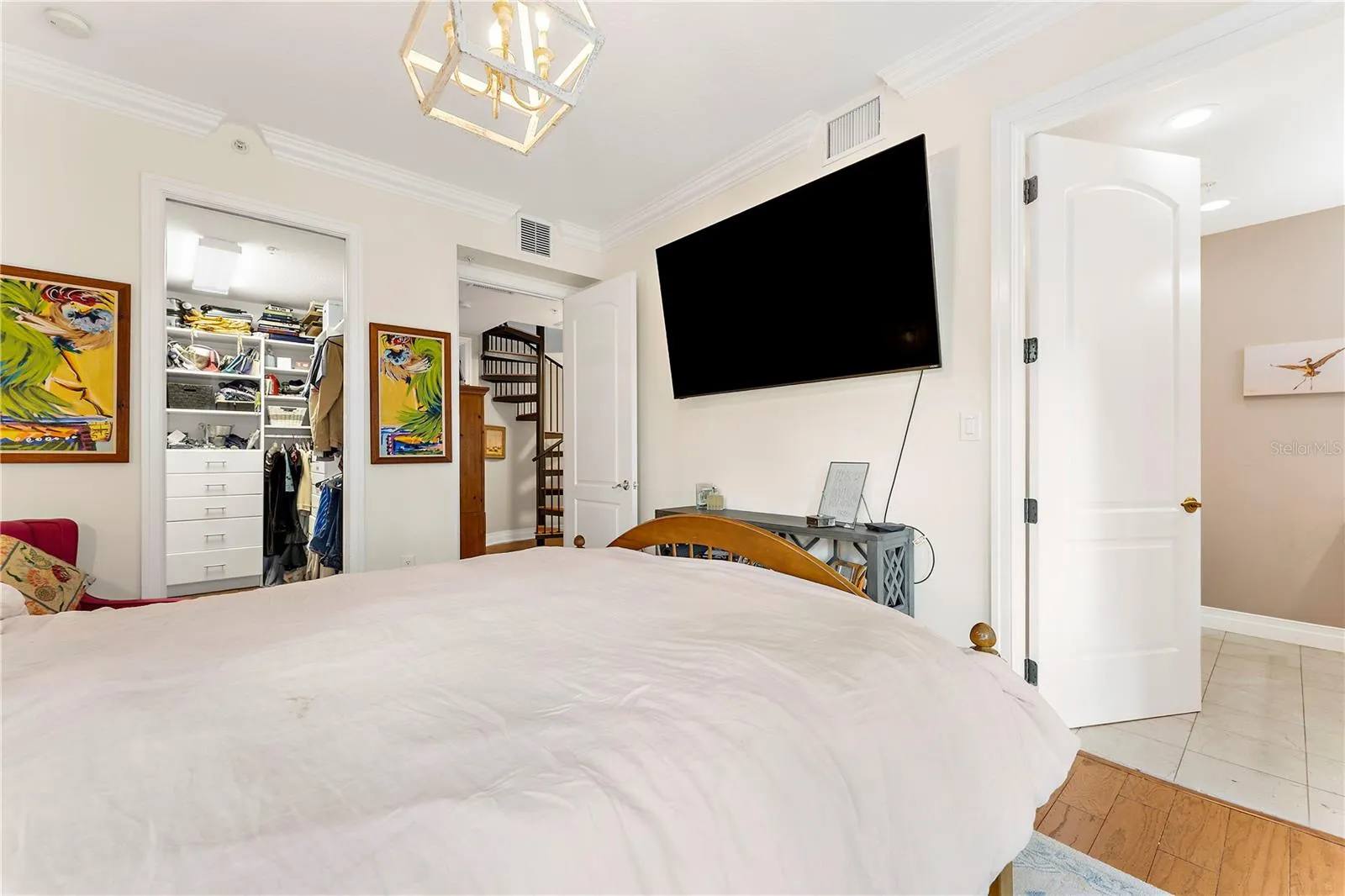 Owner bedroom (2nd floor)