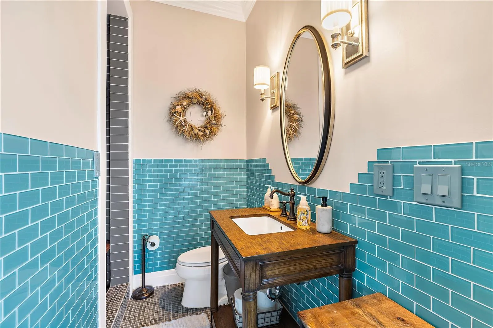4th floor Guest bath 3/ Bonus space