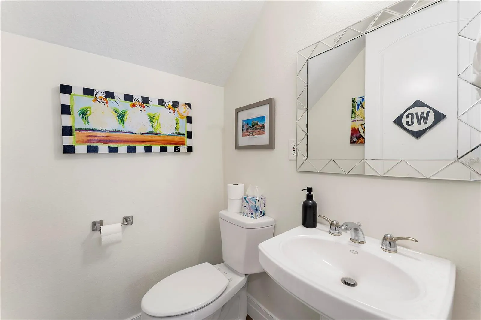 Powder Room (2nd floor)