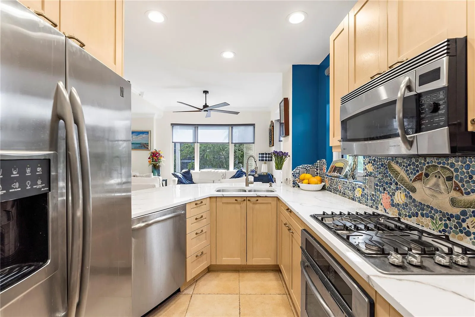 Kitchen with gas (2nd floor)