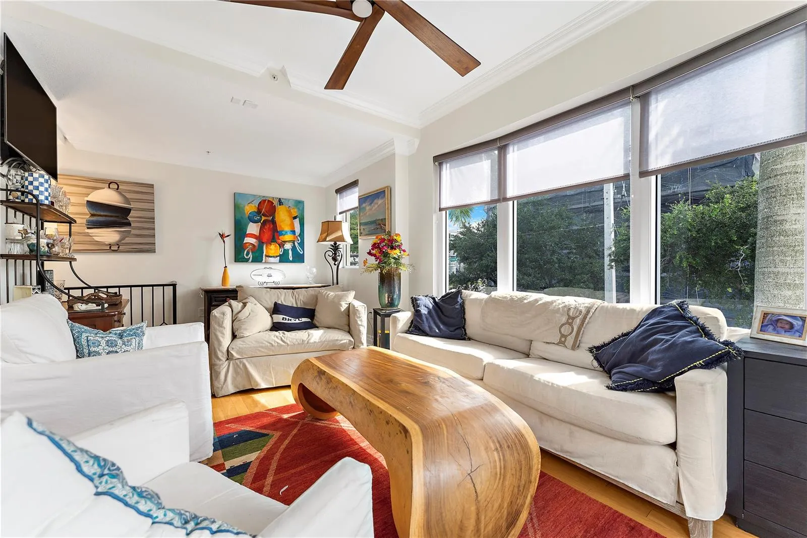 Living Room(2nd floor)