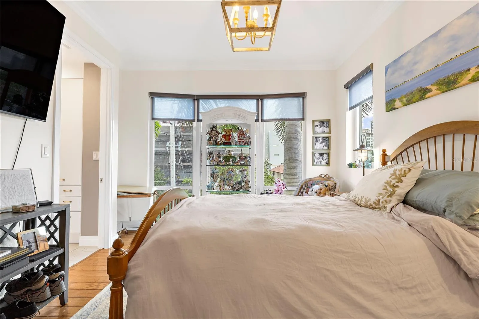 Owner bedroom (2nd floor)