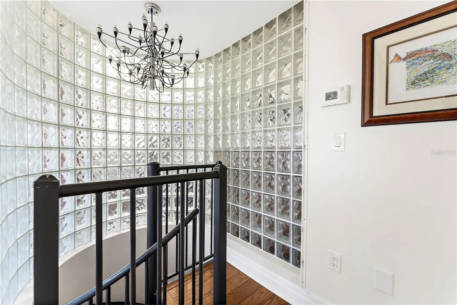 4th level full kitchen + Bonus space with city views!