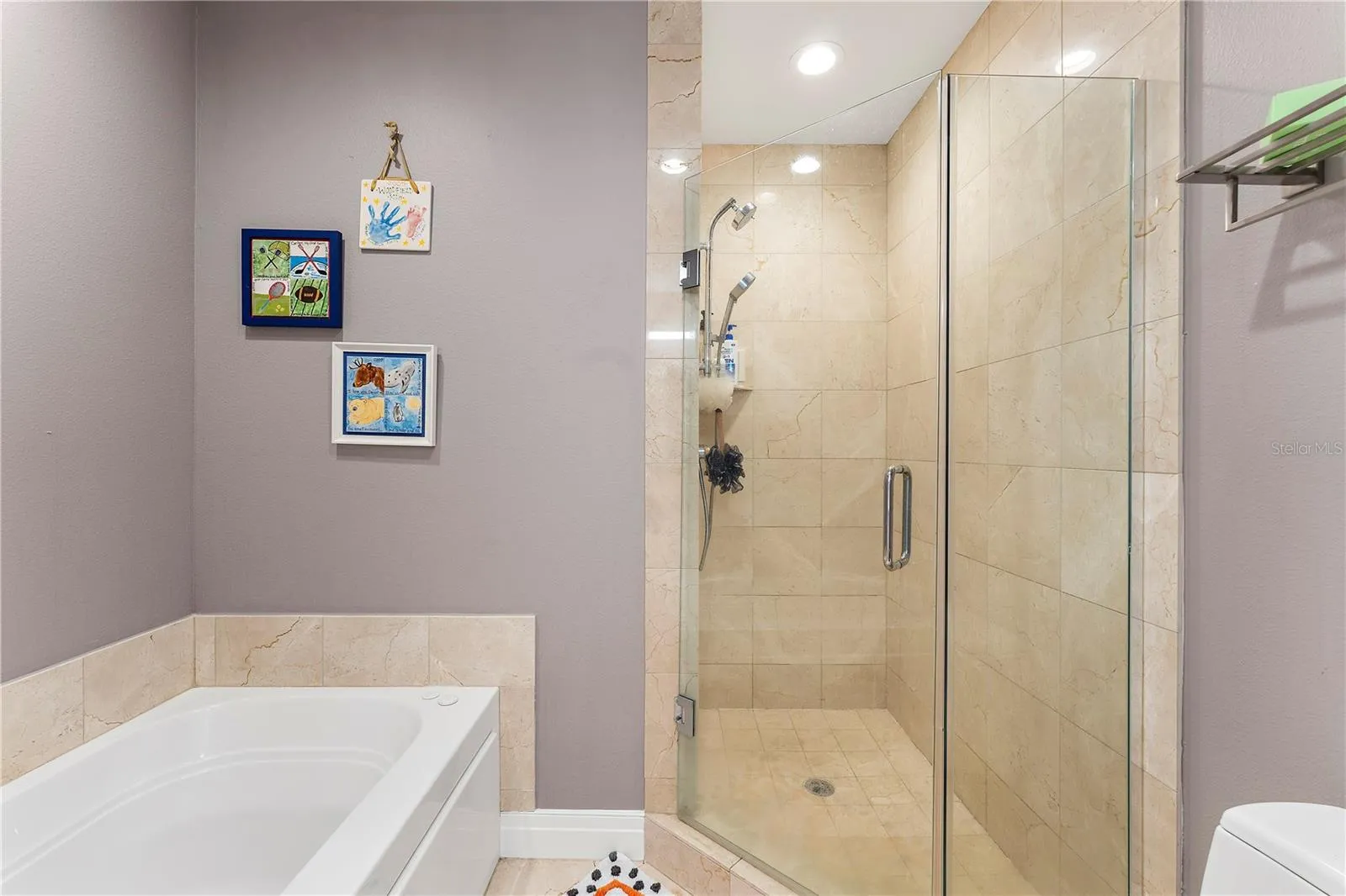 Owner bath (2nd floor)