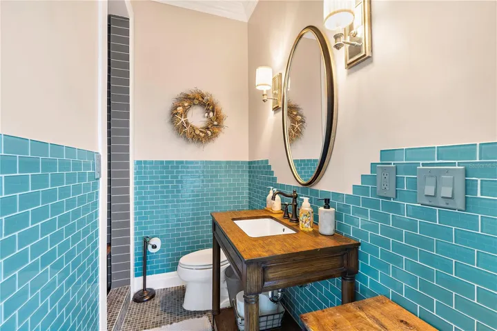 4th floor Guest bath 3/ Bonus space