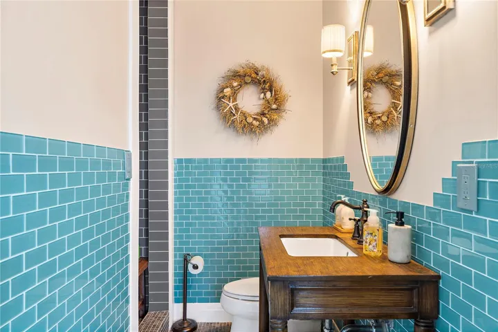 4th floor Guest bath 3/ Bonus space