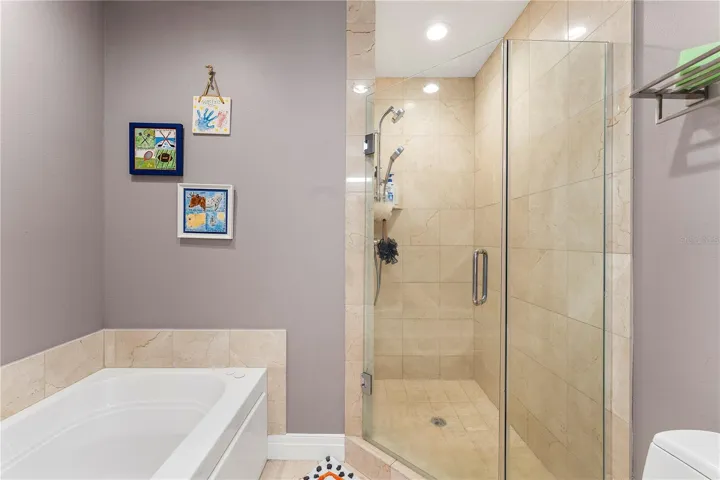 Owner bath (2nd floor)
