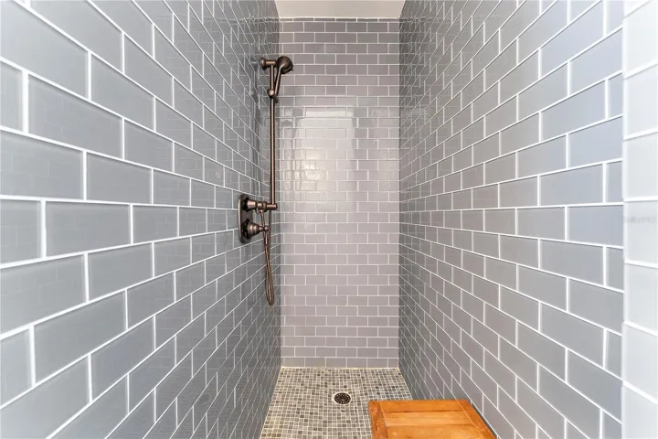 4th floor Guest bath 3/ Bonus space