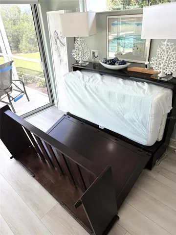 Pull out bed in enclosed solarium stays with home.