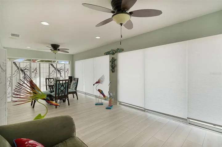 enclosed solarium with privacy screens. can be used as 5th bedroom when a lot of company comes