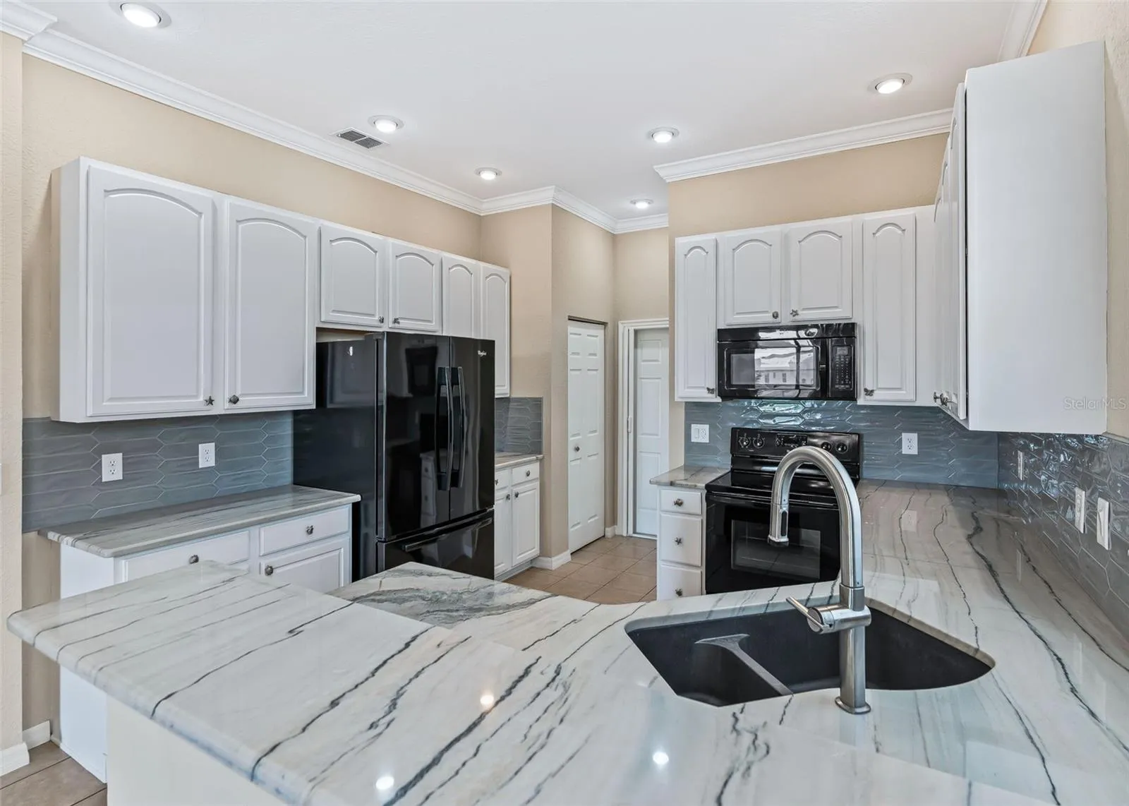 Quartz Countertops &amp; Tile Backsplash