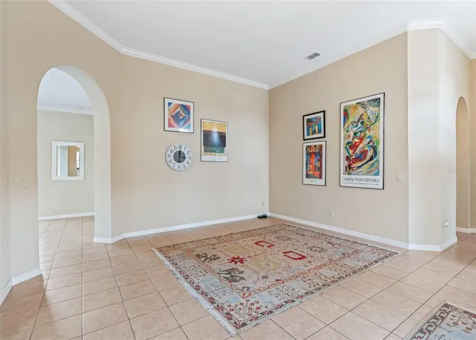 Living area w/Crown molding