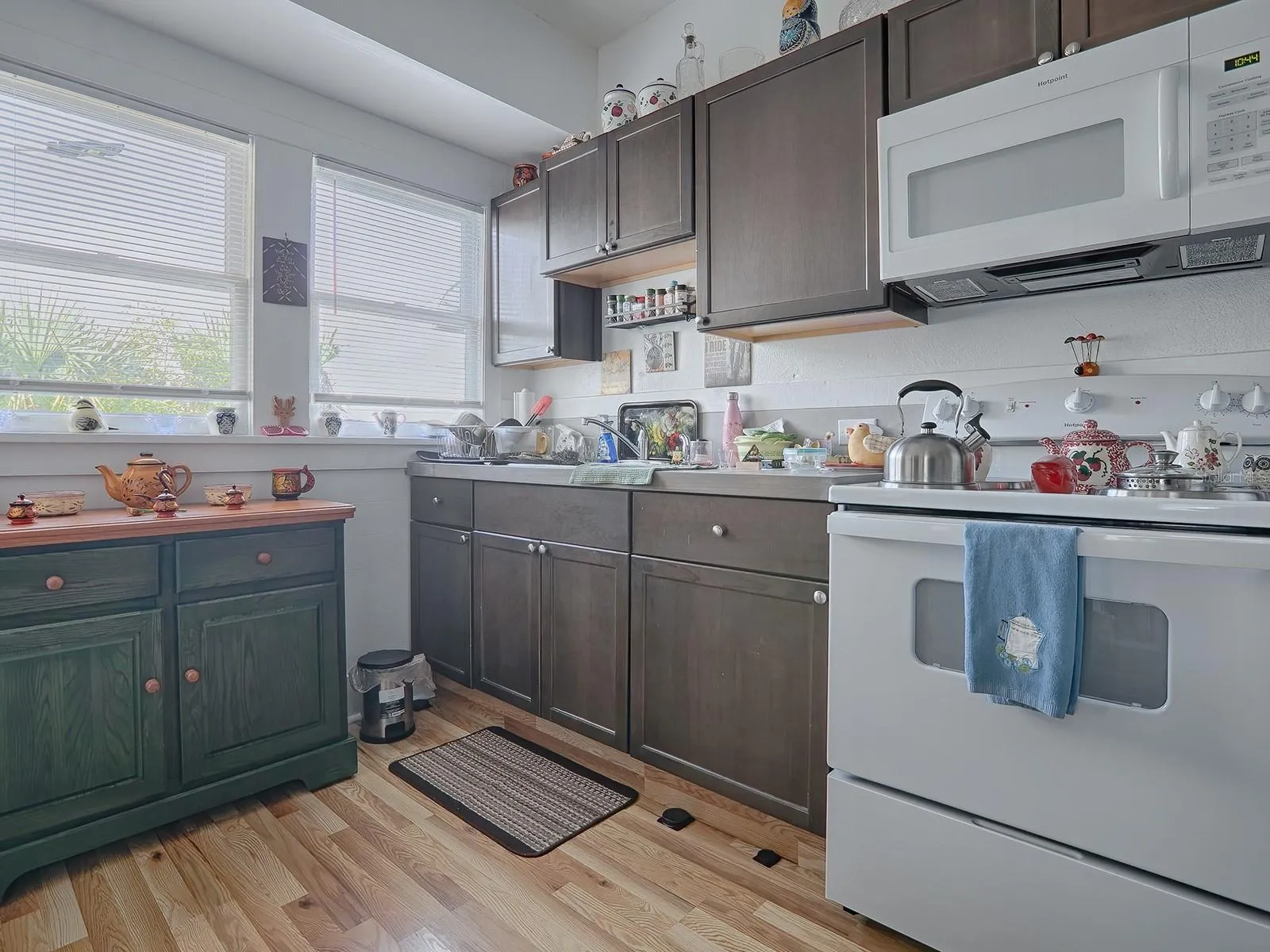 422_Unit#D_Kitchen