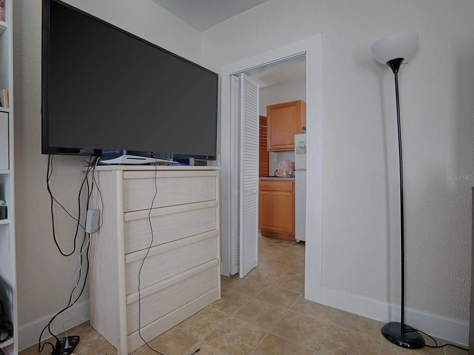 422_Unit#B_Bedroom