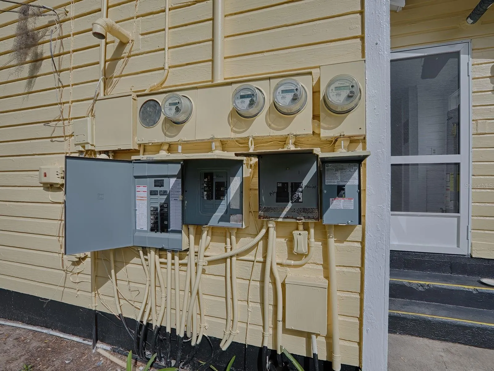 422_Each Unit Metered Separately