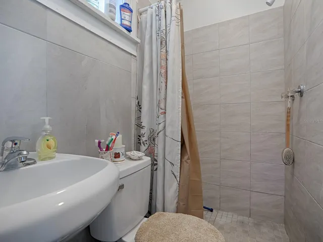 422_Unit#D_Bathroom