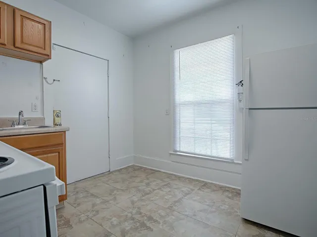 422_Unit#C_Kitchen