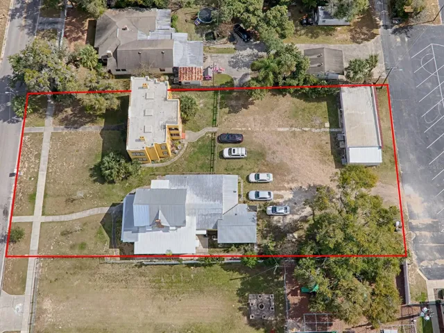 422 & 426 E. Citrus Ave-(8) Apartments, (4) Storage Units