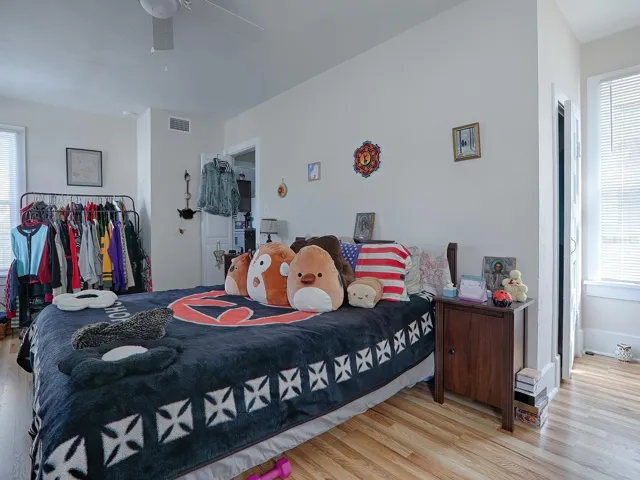 422_Unit#D_Bedroom