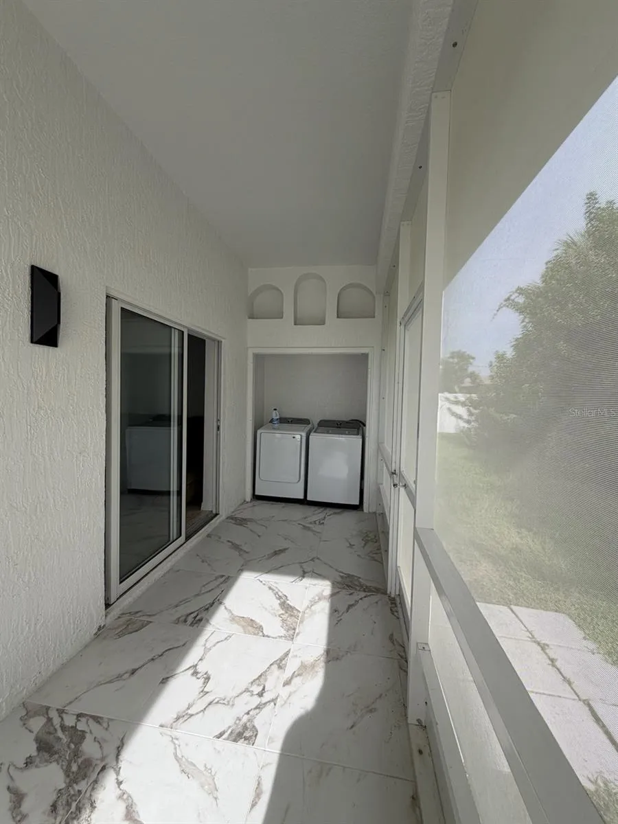 lanai + washer& dryer