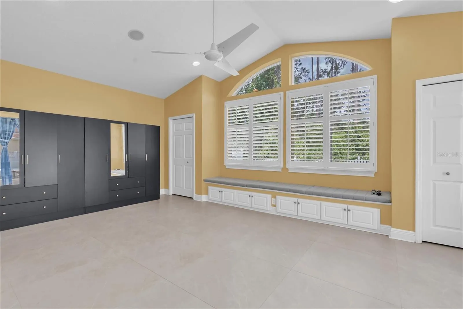 Bonus room or could used as a bedroom