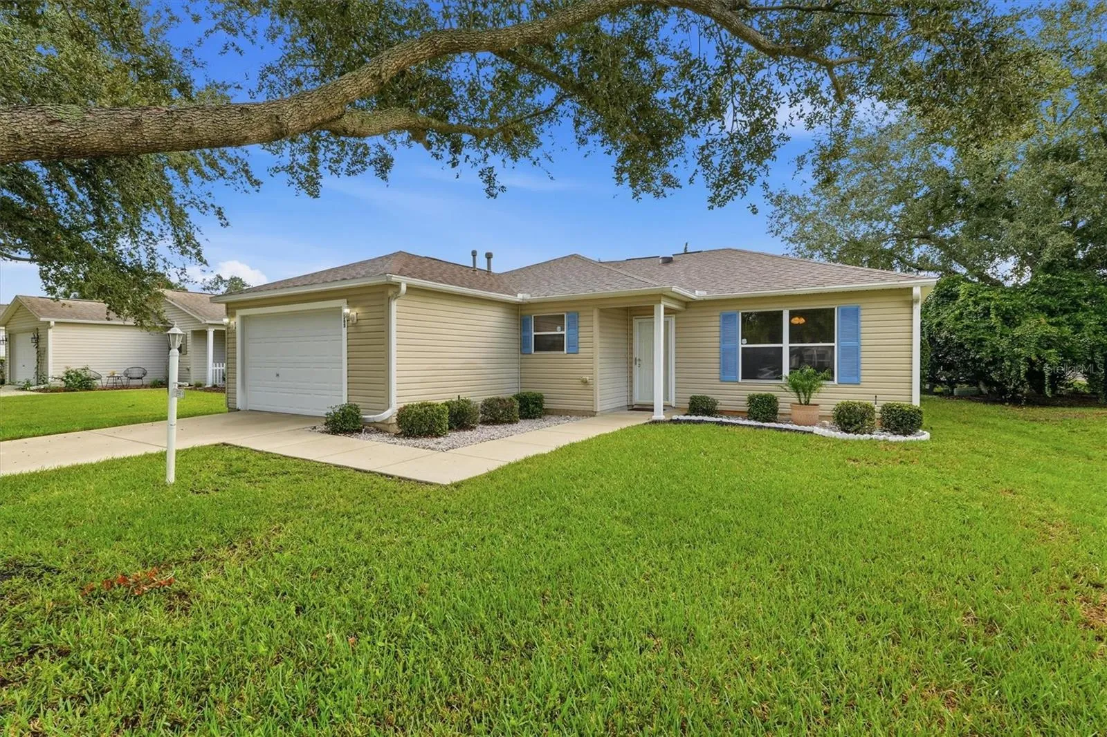 Front exterior:3565 Idlewood Loop exterior – Corpus Christi model home in Village of Summerhill, The Villages FL 32162