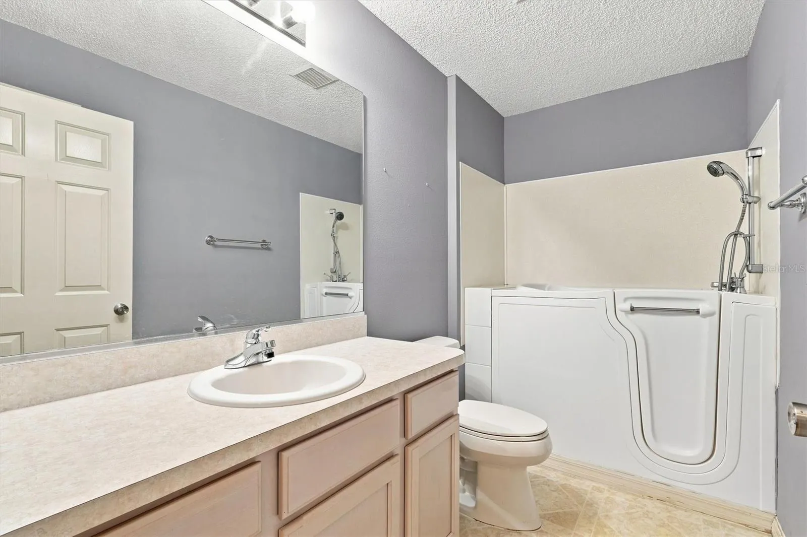 Bathroom 2 with Walk in Tub