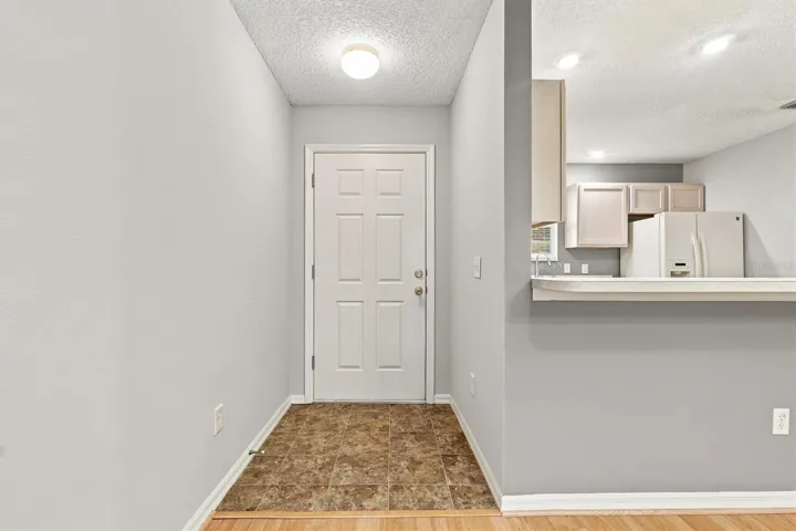 Kitchen: "Kitchen with breakfast bar and ample counter space, Village of Summerhill"