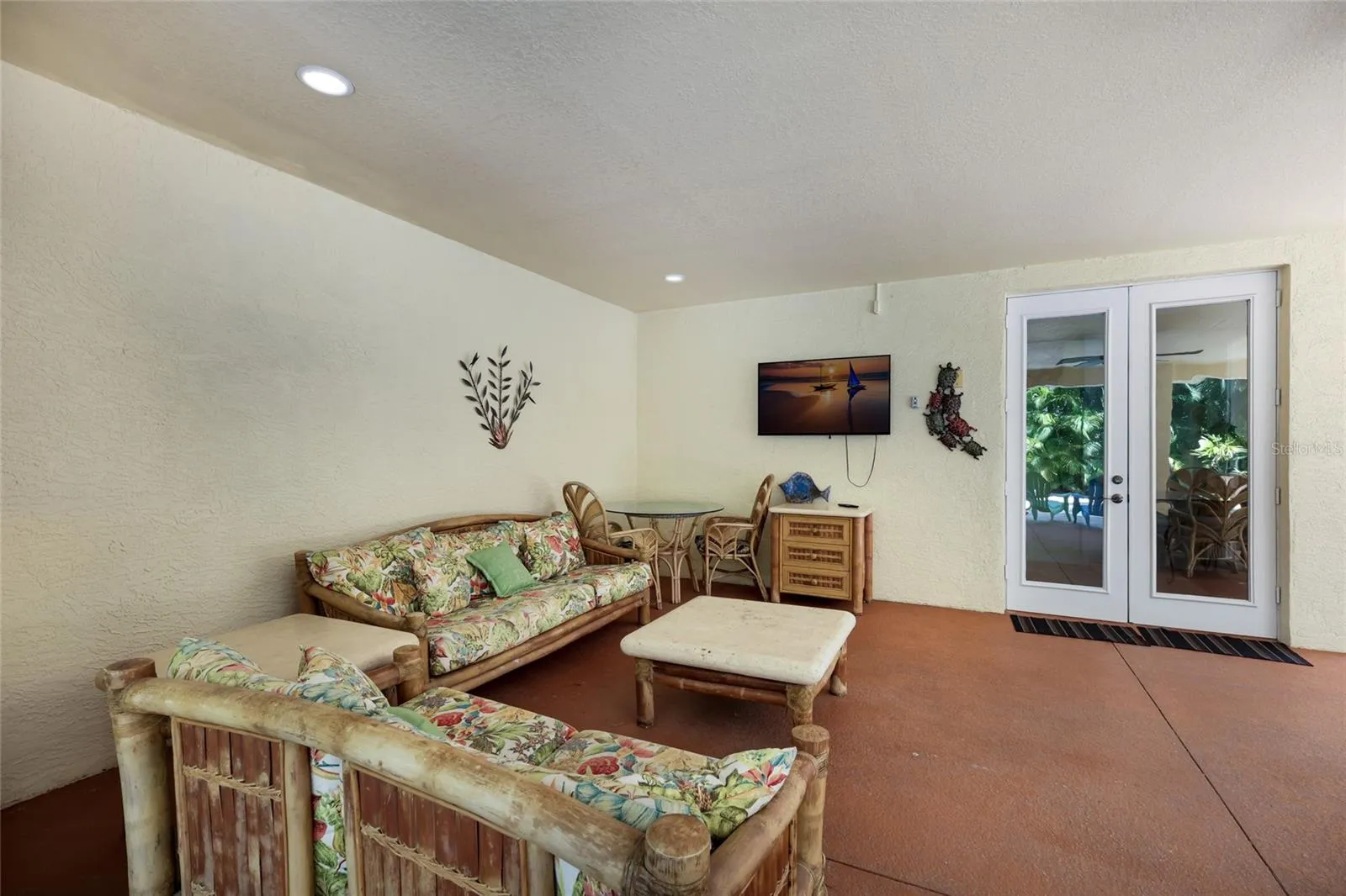 Lanai-ground level