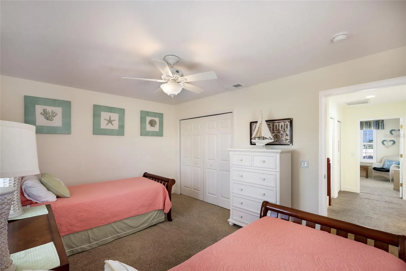 Bedroom 2, 2 single beds
