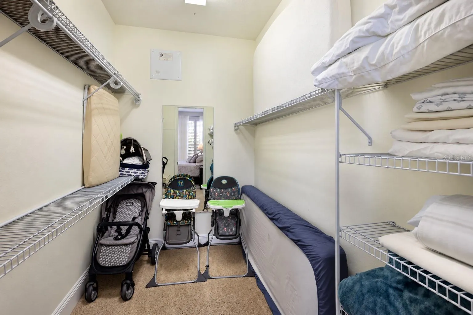 Primary ensuite-fully stocked walk in closet