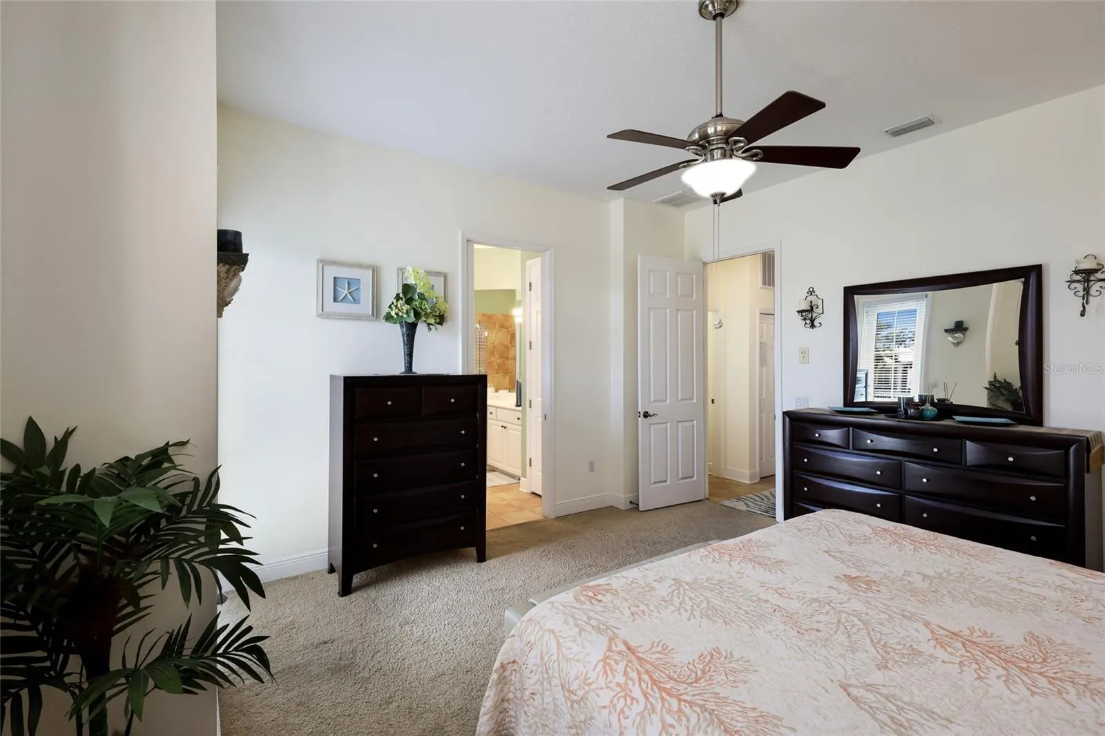 Primary ensuite-bedroom