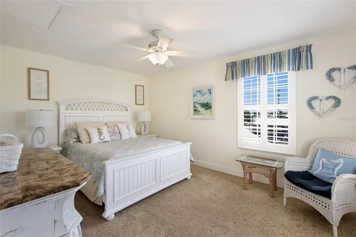 Bedroom 3, queen bed