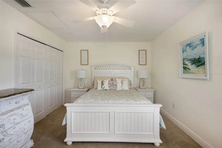 Bedroom 3, queen bed