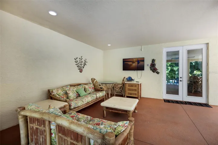 Lanai-ground level