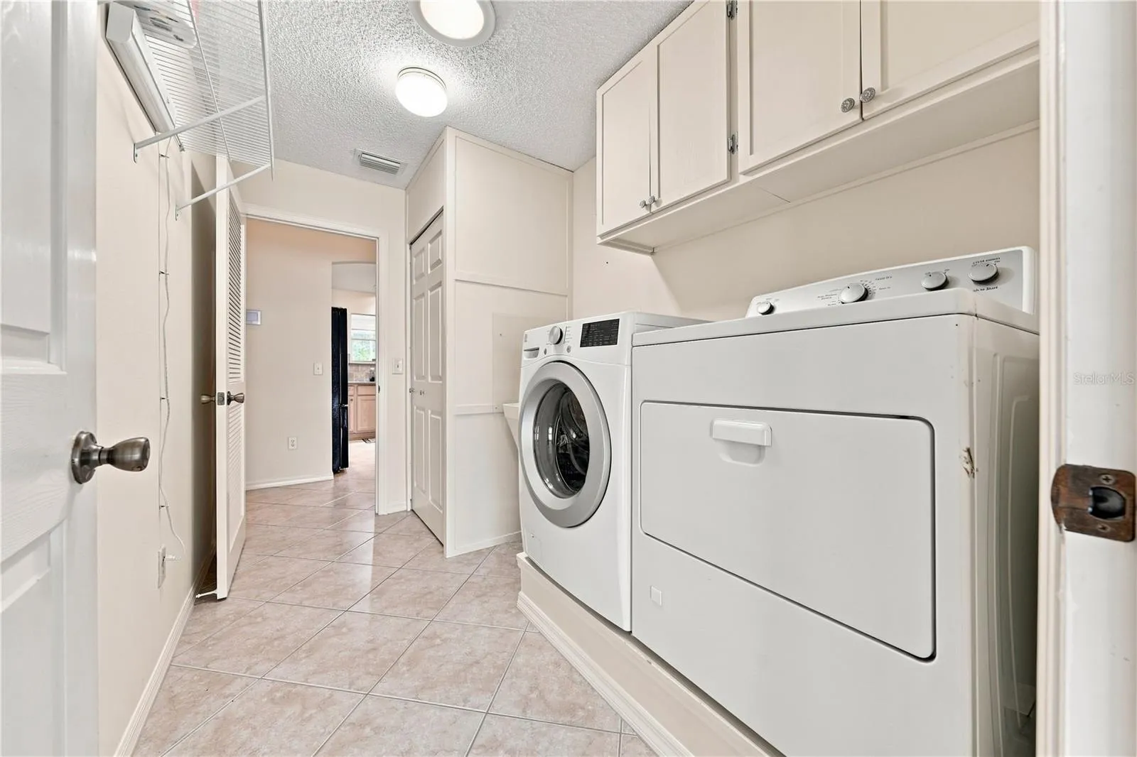 Laundry/Kitchen Entry