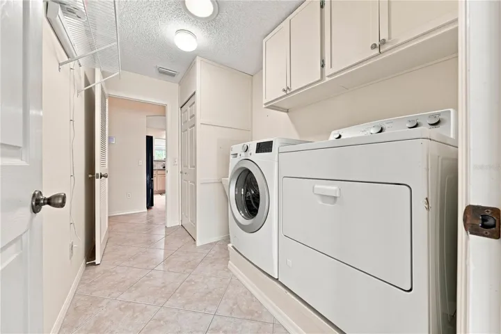 Laundry/Kitchen Entry