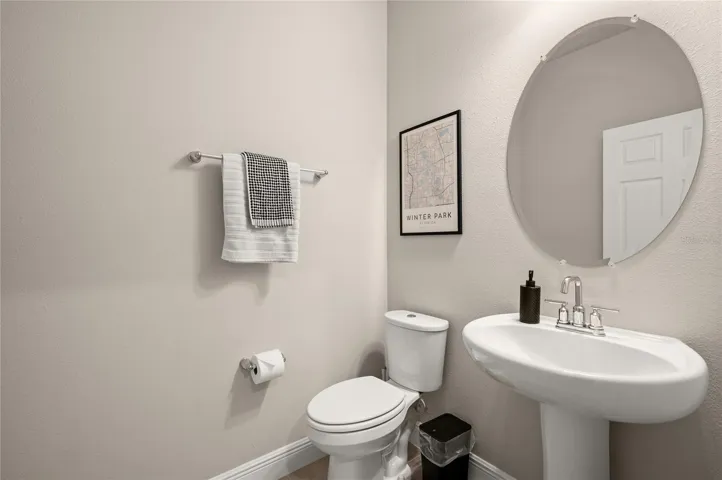 Guest Bathroom (downstairs)