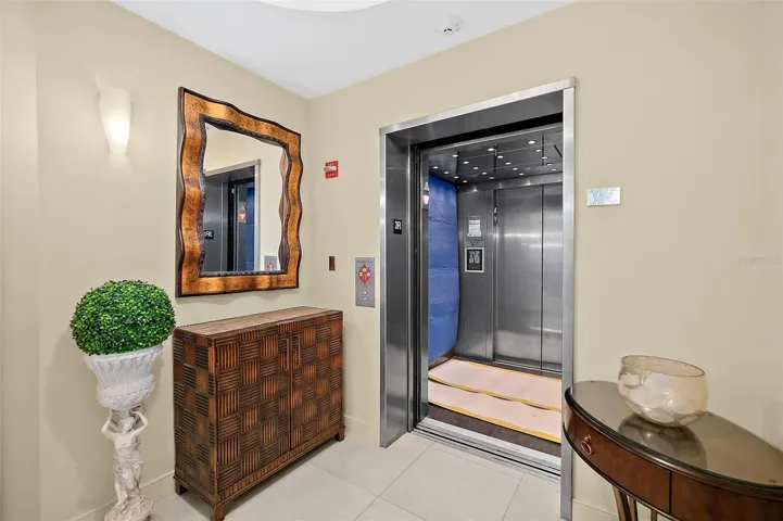 Private vestibule