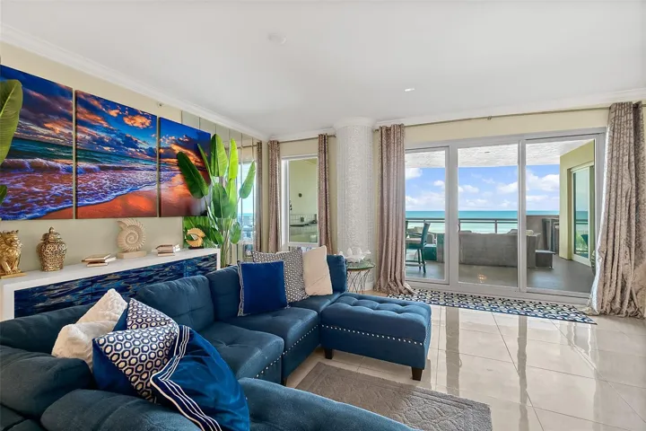 Spacious living room